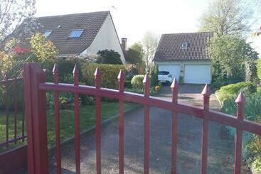 ベッドアンドブレックファースト Le Champ Du Petit Bois