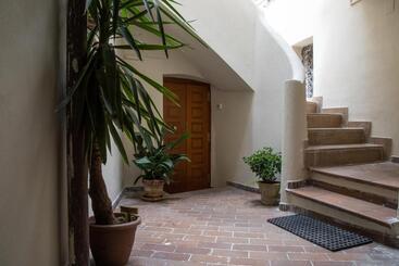 پانسیون Bed&book