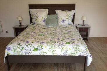 مبيت وإفطار La Monlassière