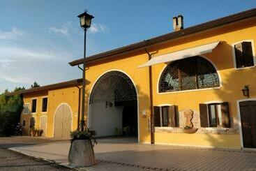 ホテル Agriturismo Gazza Ladra