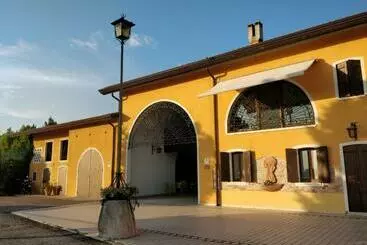ホテル Agriturismo Gazza Ladra