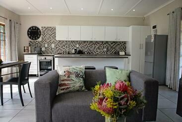 צימר 870 On Riverview Drive