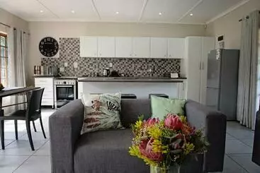 Aamiaismajoitus (B&B) 870 On Riverview Drive