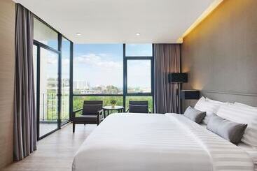 Altera Hotel And Residence By At Mind