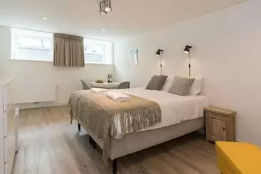 Aamiaismajoitus (B&B) Nassau Canal Suites