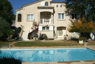 צימר Domaine De Lazuel