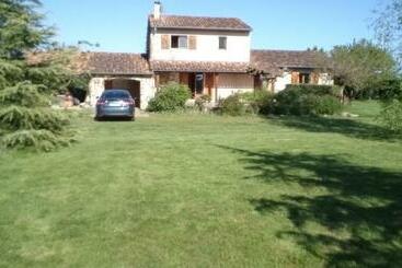 تختخواب و صبحانه Le Violet