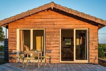 ベッドアンドブレックファースト La Vie En Rose   A Fully Equipped Pet Friendly Contactless House With Fenced Garden Between The Fiel