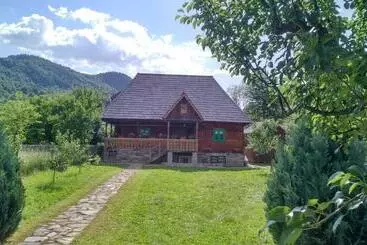 هتل Pajisti Verzi / Green Meadows Guest House