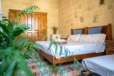 Laremi Gozo B&b