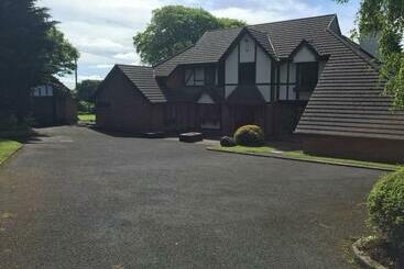 Pensão Tudor Lodge Guest Accommodation