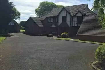 Pensión Tudor Lodge Guest Accommodation