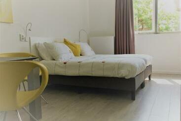 تختخواب و صبحانه Haarlem 49