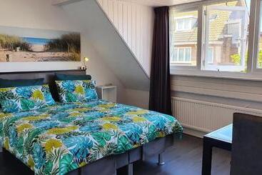 بنسيون Guesthouse Zandvoort