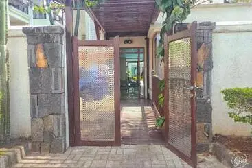 هتل Grand Baie Suites