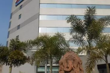 酒店 Noorya Business & Banquet