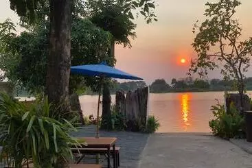 Majatalo Ruen Thai Ban Rim Nam