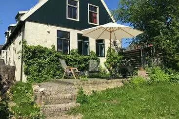 Aamiaismajoitus (B&B) Pastorie De Waal