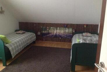 住宿加早餐  Haus Drossel