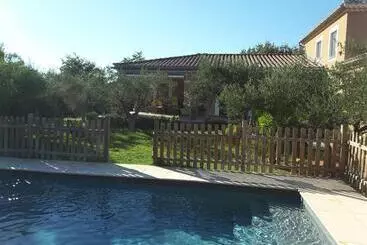 Bed and Breakfast Le Mas De Tiomka