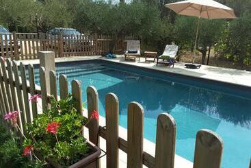 Aamiaismajoitus (B&B) Le Mas De Tiomka