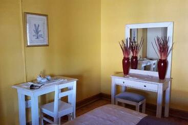 פנסיון Third Rock Guesthouse