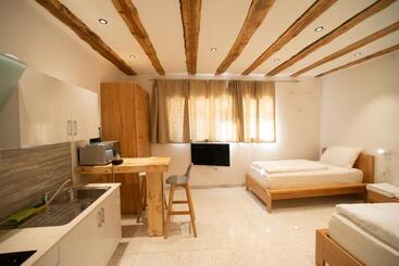 پانسیون Gardar Studio Fox