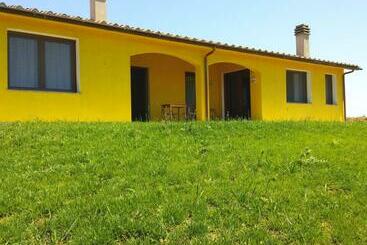 בית מלון כפרי Il Chiosco Giallo