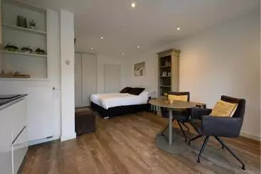 B&b Witvliet, Kamers En Studio Met Heerlijk Ontbijt !