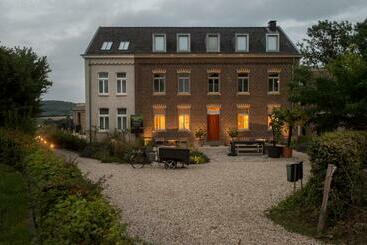 민박 Domein Holset Bruisendwijnhuis