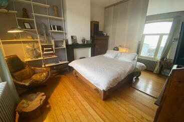 تختخواب و صبحانه Lunatree