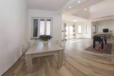 Aamiaismajoitus (B&B) Villa C Luxury Estate