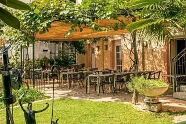 ホテル Hôtel Restaurant Les Touristes