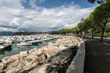 膳宿费 Al Molo Sea View Rooms