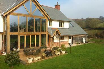 East Dunster Deer Farm B&b