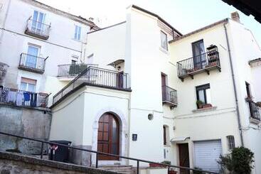 تختخواب و صبحانه Al Civico 49