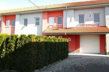 ベッドアンドブレックファースト Salur