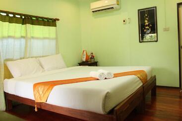 Baansuan Lychee Maeklong Resort Ampawa