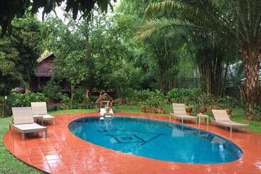 پانسیون Sang Tong Huts