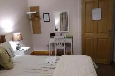 Twin Oaks Bed & Breakfast
