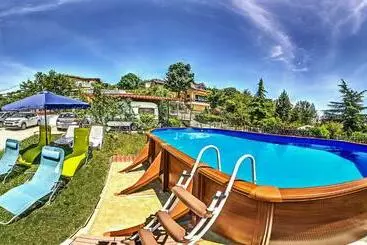 پانسیون Villa Summer House