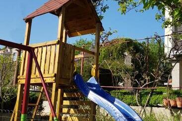 پانسیون Villa Summer House