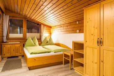 בית מלון כפרי Biobauernhof Kleinummerstall