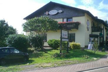 ホテル Landhaus Im Kühlen Grunde Garni