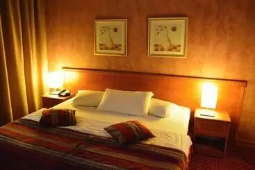 هتل آپارتمان Amerie Suites Hotel