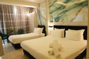 Aparthotel Parklane Furnished Suites