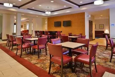 בית מלון כפרי Holiday Inn Express & Suites Pittsburg, An Ihg