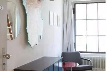 مسافرخانه Basel Backpack