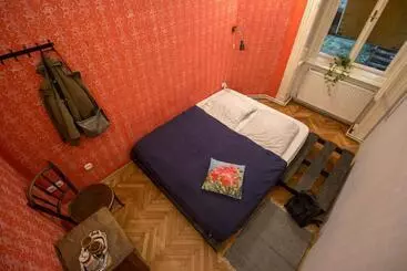 Baroque Hostel & Coworking