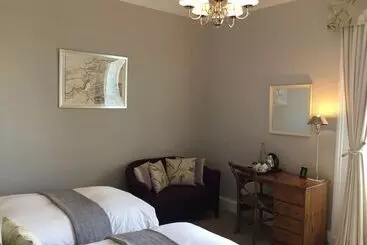 تختخواب و صبحانه Martin S Guesthouse